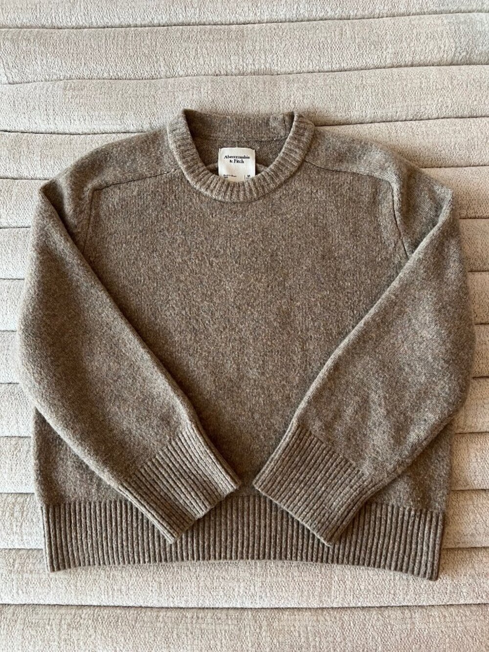 💕 Abercrombie & Fitch Madeline Crew Sweater (Taupe) Medium